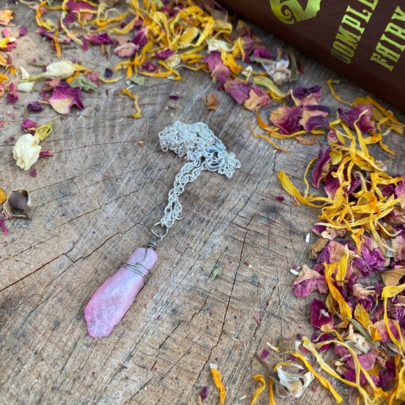 Pink aura quartz necklace - Picture 2 of 4